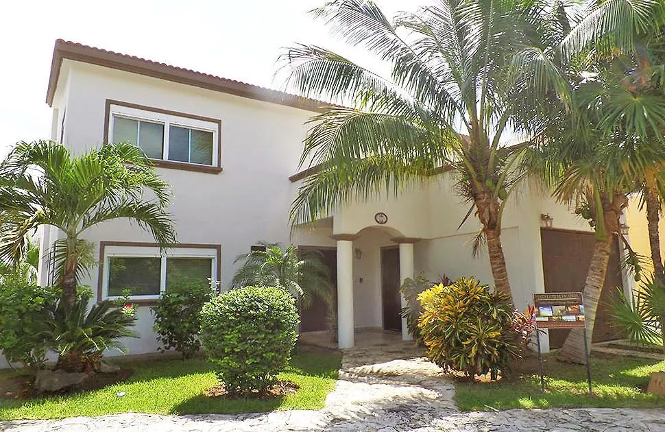 Izcalli Luxury Villa Playa del Carmen Mexiko